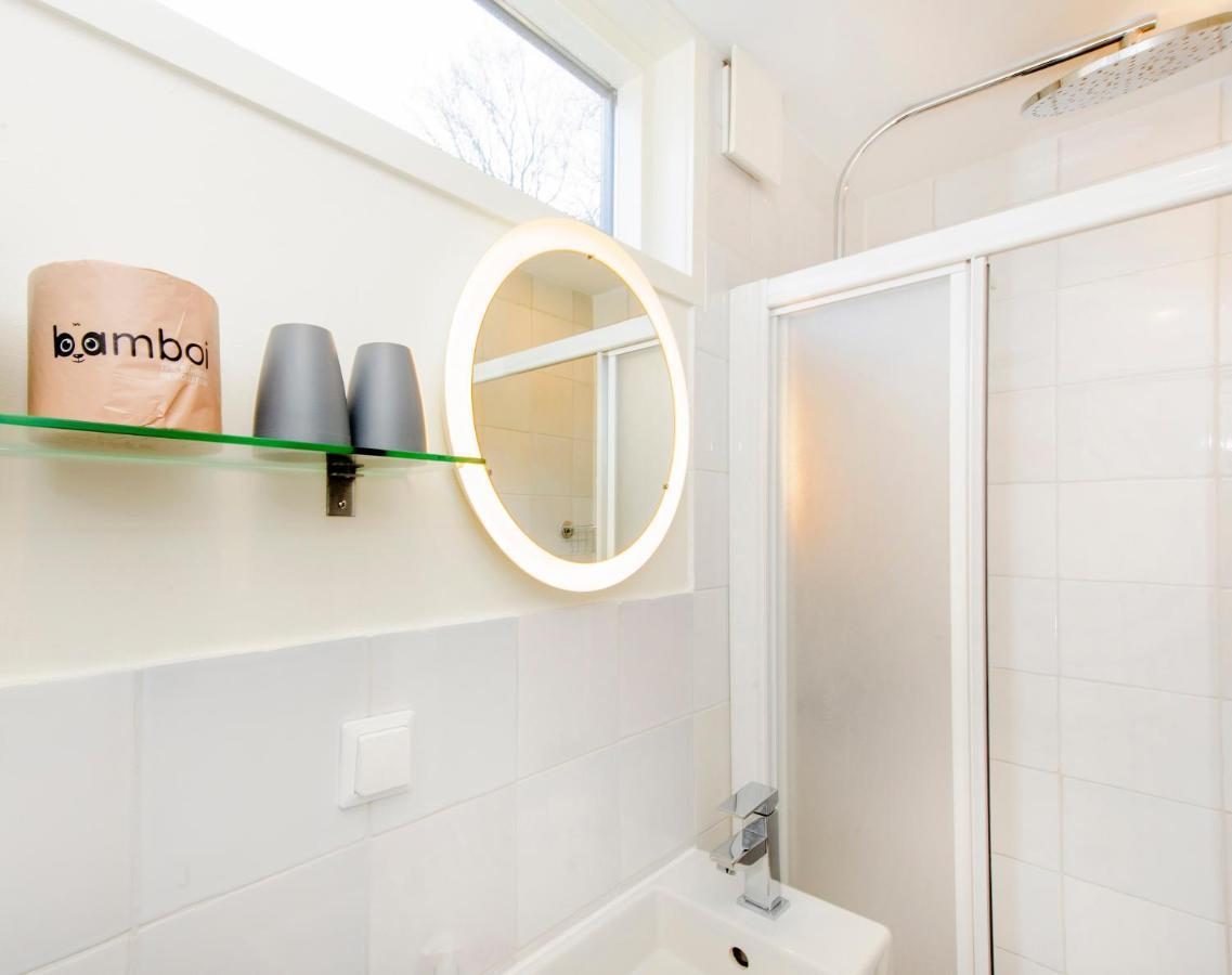 Houseboat Studio With Canalview And Free Bikes Ámsterdam Exterior foto